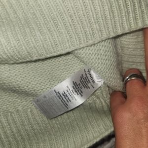 Vince sweater green light color Medium size